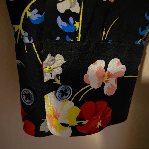 Equipment Femme Silk button down essential floral shirt Medium - Picture 5 of 8